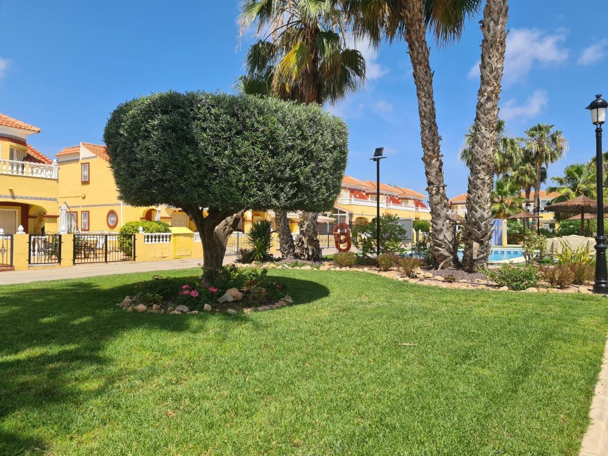 2 Bedroom Property In Closed Urbanisation Torrevieja Exterior foto